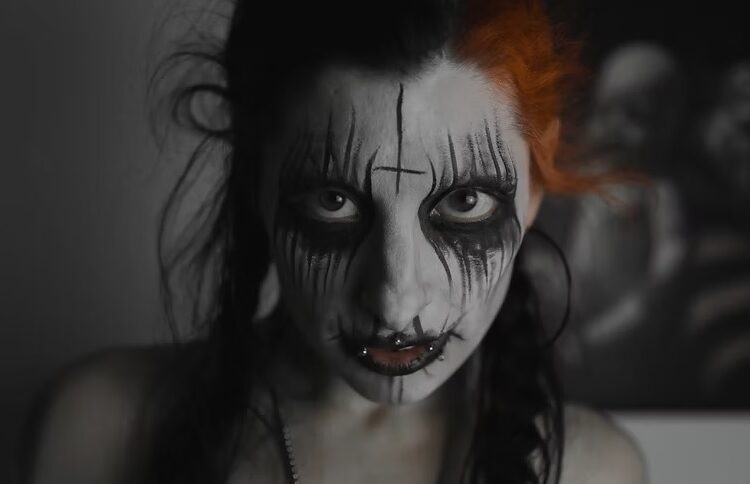 Pretty Addicted are offering ‘little dark hymns for the commune’