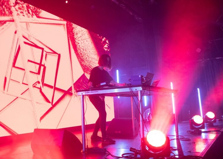 Fusion of electronic music & visual art at Halina Rice concert