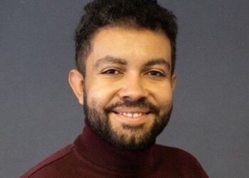 Labour councillor steps down