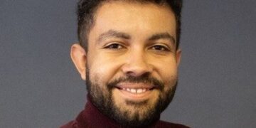 Labour councillor steps down