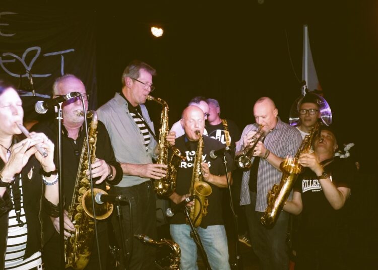 ‘Boring‘ Bob Grover of The Piranhas gets a wonderful send off