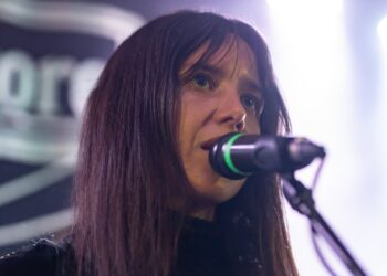 Maria Somerville performs that trademark 4AD sound at Brighton gig