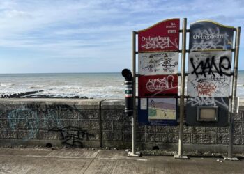 Pop up seafront rave leaves syringes and broken glass on the beach