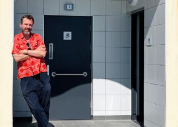 Seafront toilet block reopens after refurb