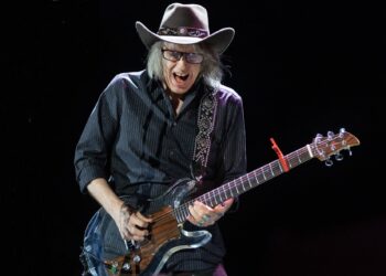 Finally getting to hear The Waterboys’ ‘The Whole Of The Moon’ performed live