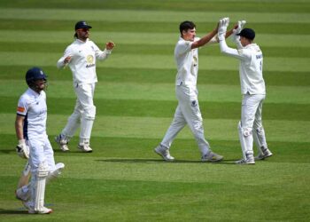 Crocombe takes four wickets in 11 balls for Sussex on day one v Hampshire