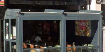 Kebab shop loses appeal over pavement extension