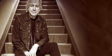 Justin Hayward adds Brighton’s prestigious Theatre Royal to forthcoming UK tour