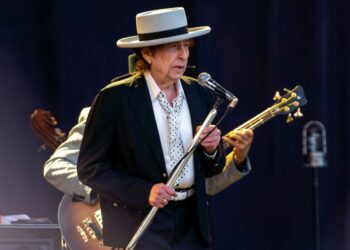 Bob Dylan to open UK tour in Brighton