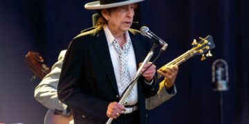 Bob Dylan to open UK tour in Brighton