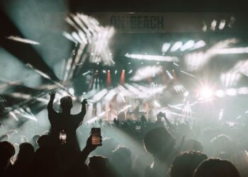 ‘On The Beach’ Day One with Bonobo and friends