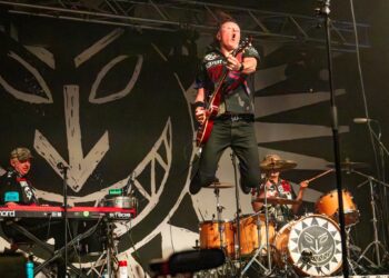 ‘Summer Nights By The Sea’ with the Levellers