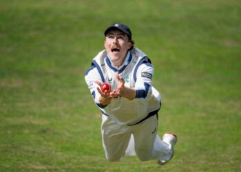 Sussex end day one on back foot at Yorkshire