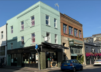 Restaurant battles to save late-night licence