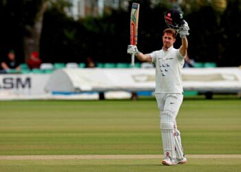 Simpson century cements Sussex advantage against Worcestershire