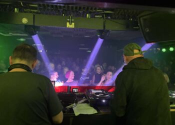 Enjoying ‘Little Fluffy Clouds’ with The Orb