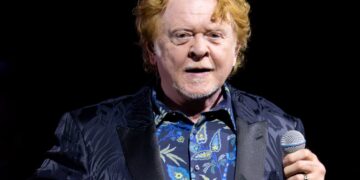 Simply Red hold back the years at Brighton Centre