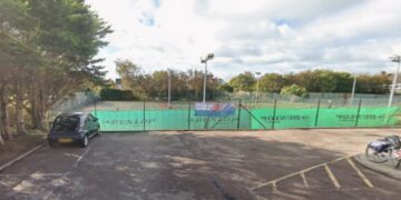 Neighbours object to padel court plans
