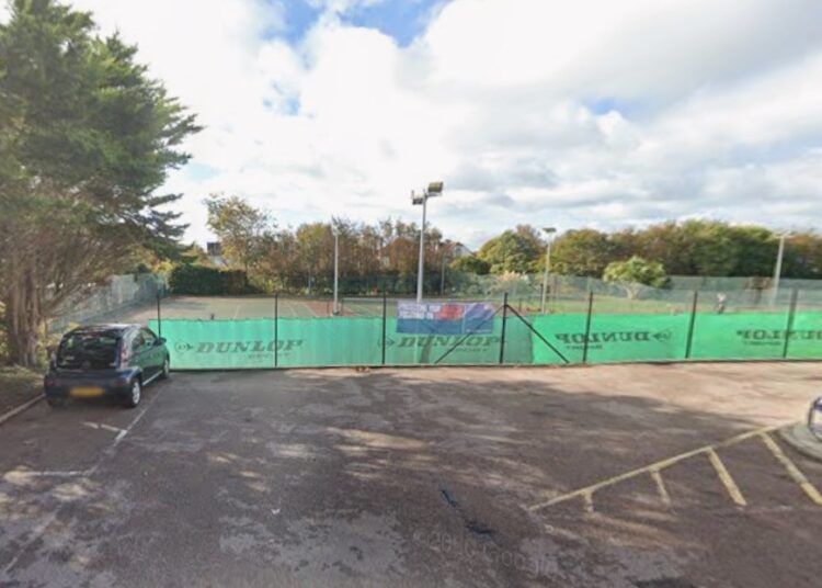 Neighbours object to padel court plans