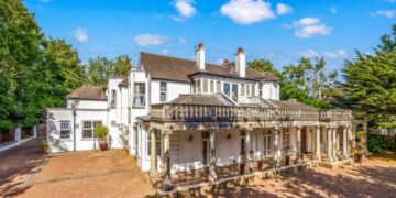 Two mega-HMOs for couples planned