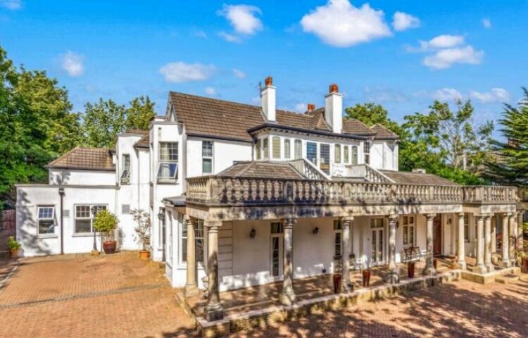 Two mega-HMOs for couples planned