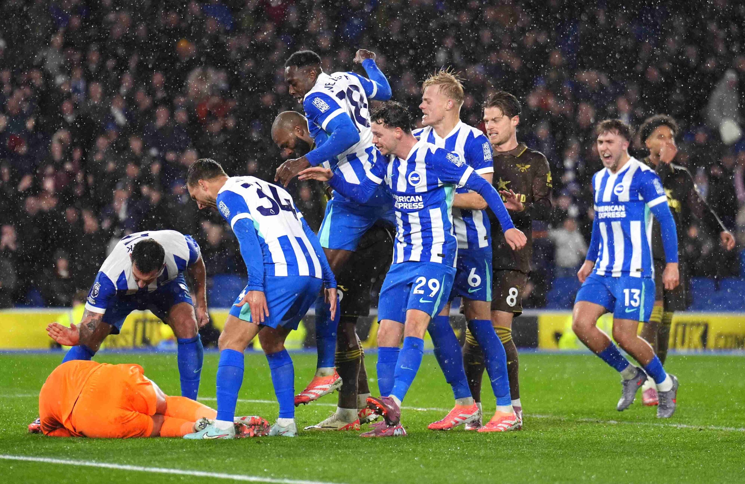 Brighton & Hove Albion ウィンドブレーカー　ブライトン Brighton & Hove Albion ウィンドブレーカー ブライトン