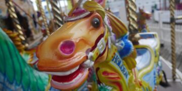 How to name a pier carousel horse