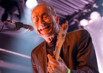 Hugh Cornwell & The Courettes come to town
