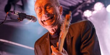 Hugh Cornwell & The Courettes come to town
