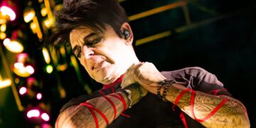 Gary Numan performs emotional homecoming concert