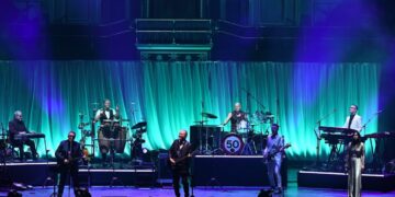 Squeeze announce UK tour with Billy Bragg as special guest