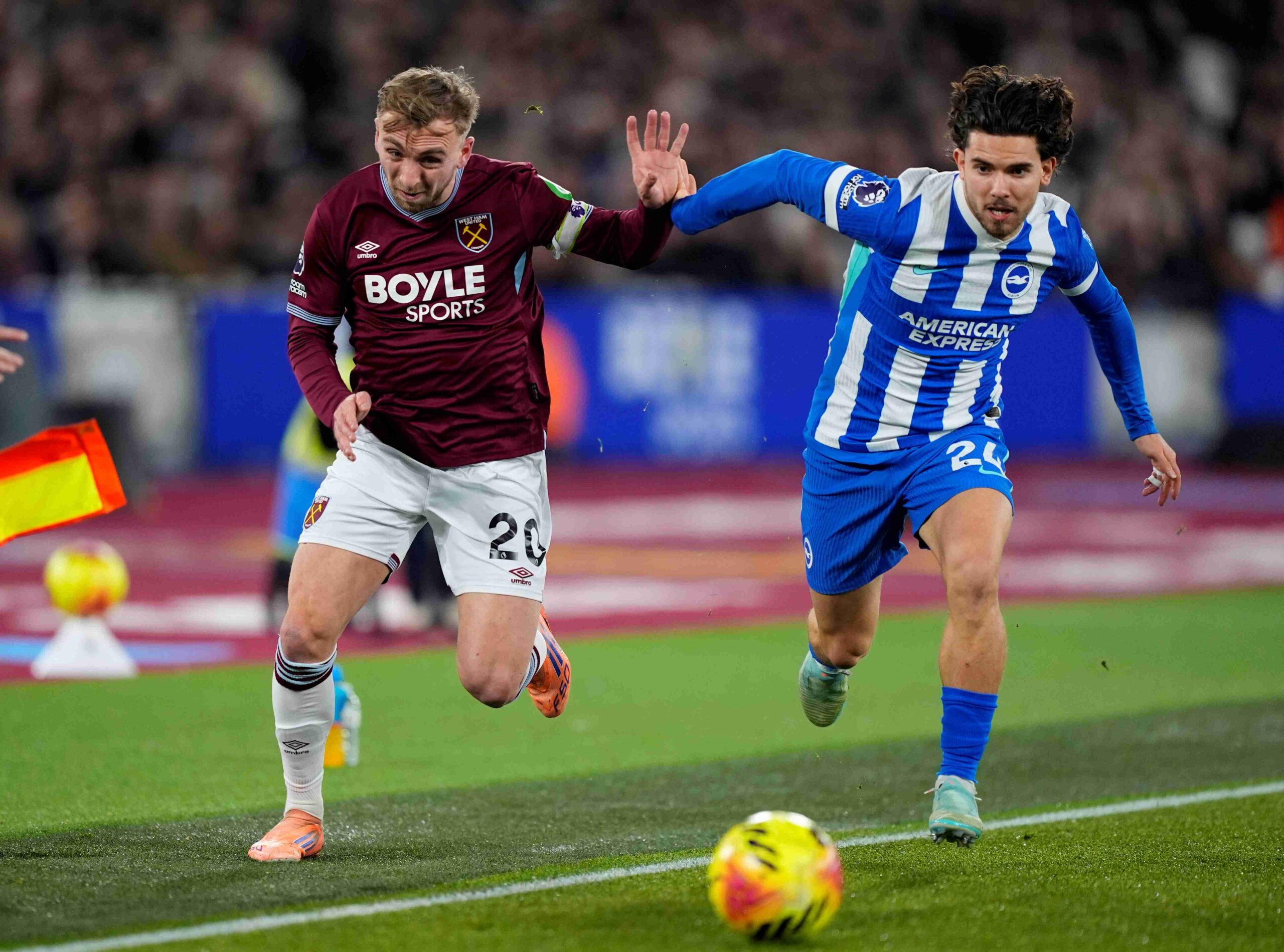 Brighton and Hove Albion salvage a point at West Ham