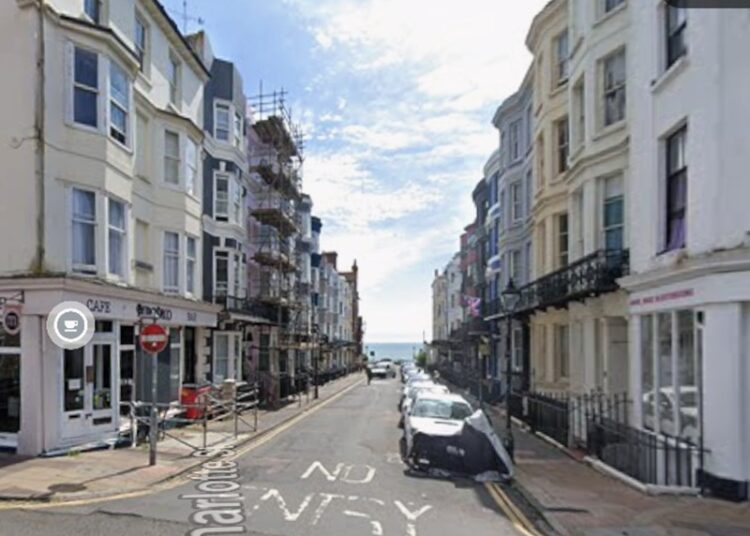 Man stabbed in street