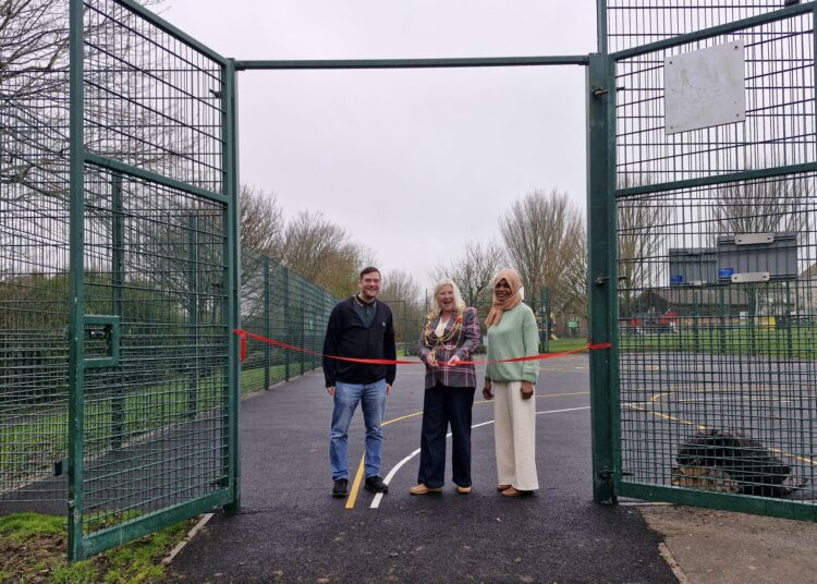 Mayor opens recycled sports area in park