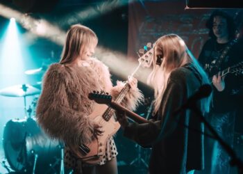 Coach Party light up Patterns on ‘Caramel’ tour with power and heart