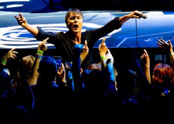 ‘Antidepressants’ definitely not required for Suede’s uplifting Brighton concert