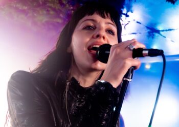 Stella Rose & Bande Á Part in action in Brighton