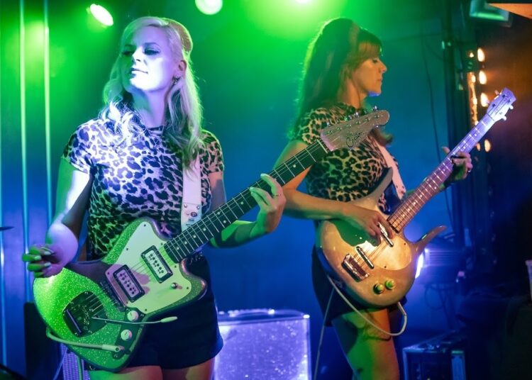 The Surfrajettes getting ready for a ‘Party Across The Pond’ in Brighton