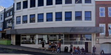 Police and officials object to licence for bar in high-crime area