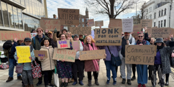 Councillors back community health campaigners in battle against cuts