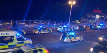 Police called to break up fights as 200 teens gather on beach