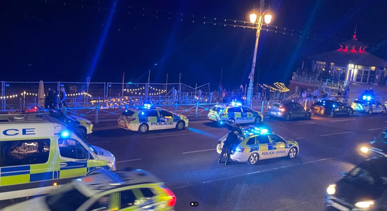 Police called to break up fights as 200 teens gather on beach