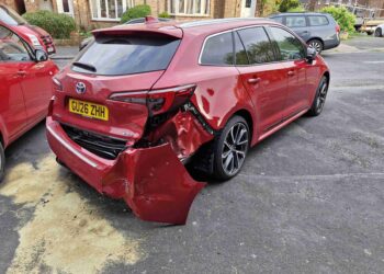 Driver arrested after crash leaves three cars damaged