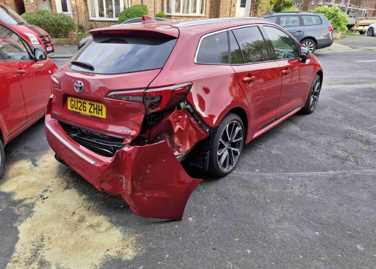 Driver arrested after crash leaves three cars damaged