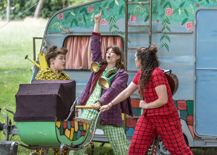 Jellyfish Theatre’s The Dragon Wagon is rolling into Brighton Fringe this May