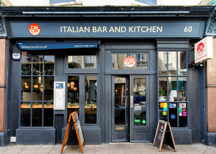 Restaurant could lose licence in row over noisy fan