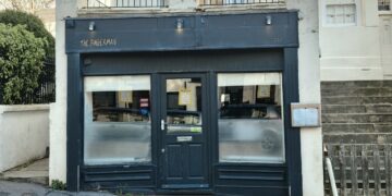 Owners blame rising costs for closure of leading restaurant