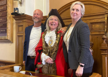 Former mayor resigns from council