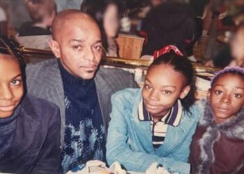 Father pays tribute to daughters who drowned off Brighton beach