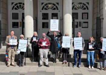 Protesters hold demo at court over plan to scrap juries